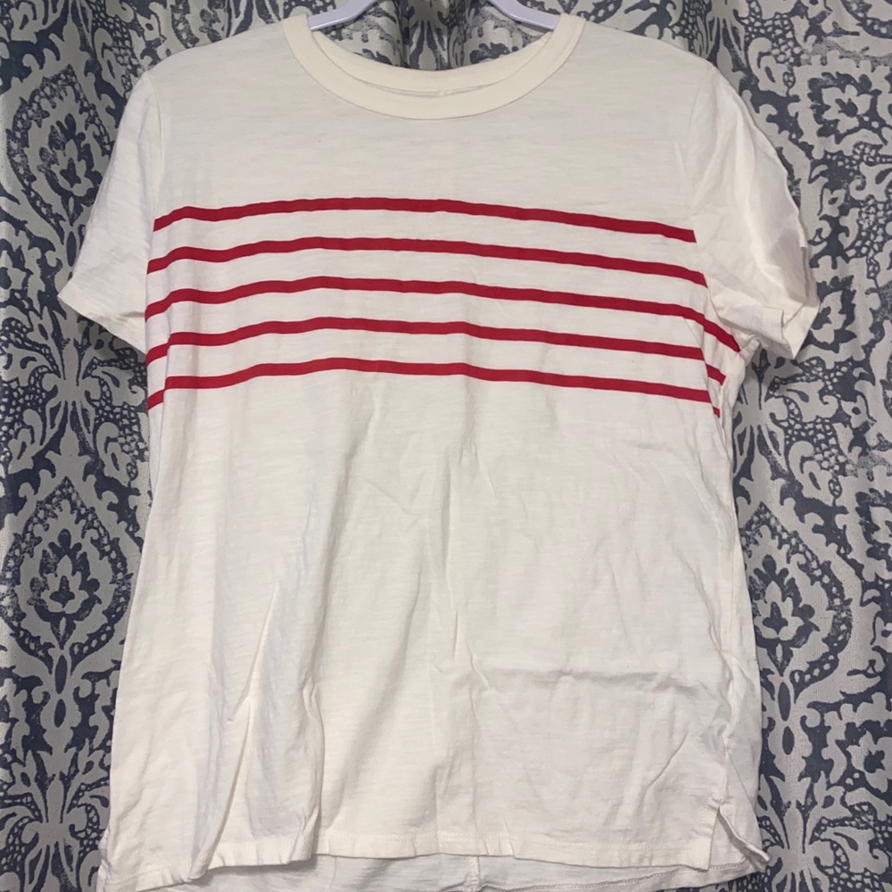 white old navy tee
